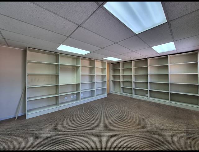 162M² OFFICE TO LET IN DUNKELD WEST